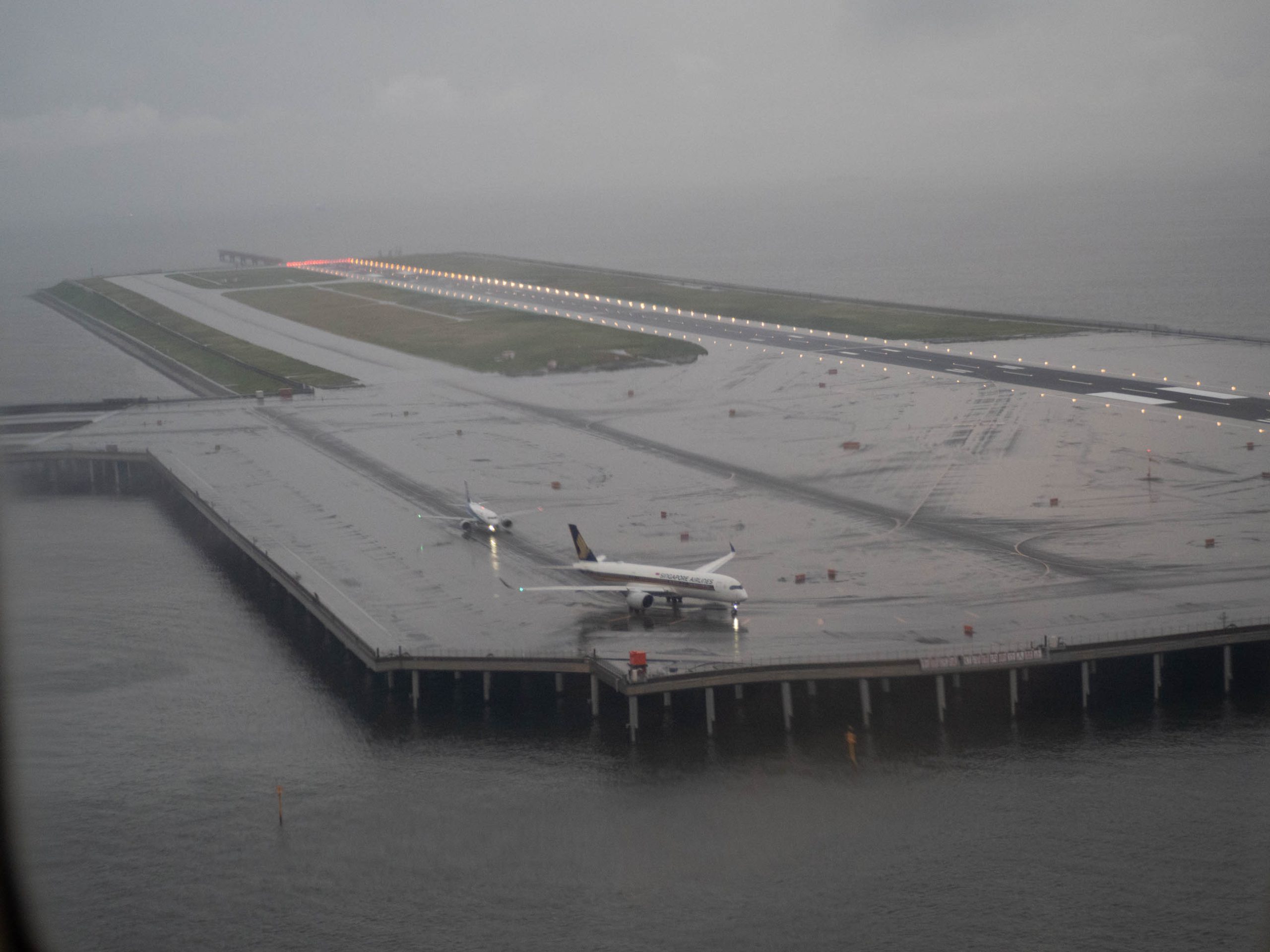 羽田空港　雨　240602 (1 - 1)